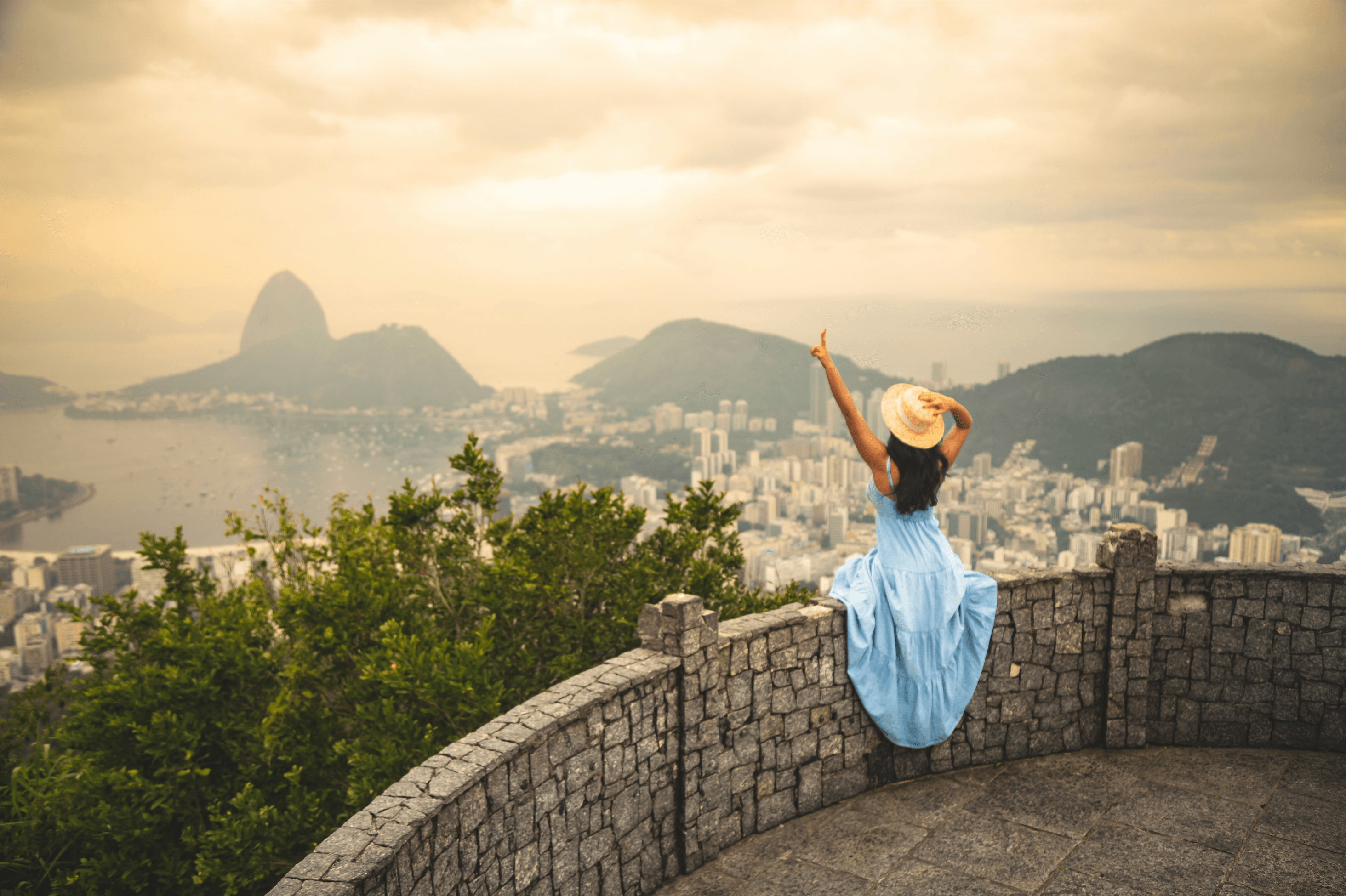 Huésped internacional llegando a su apartamento amueblado en Brasil