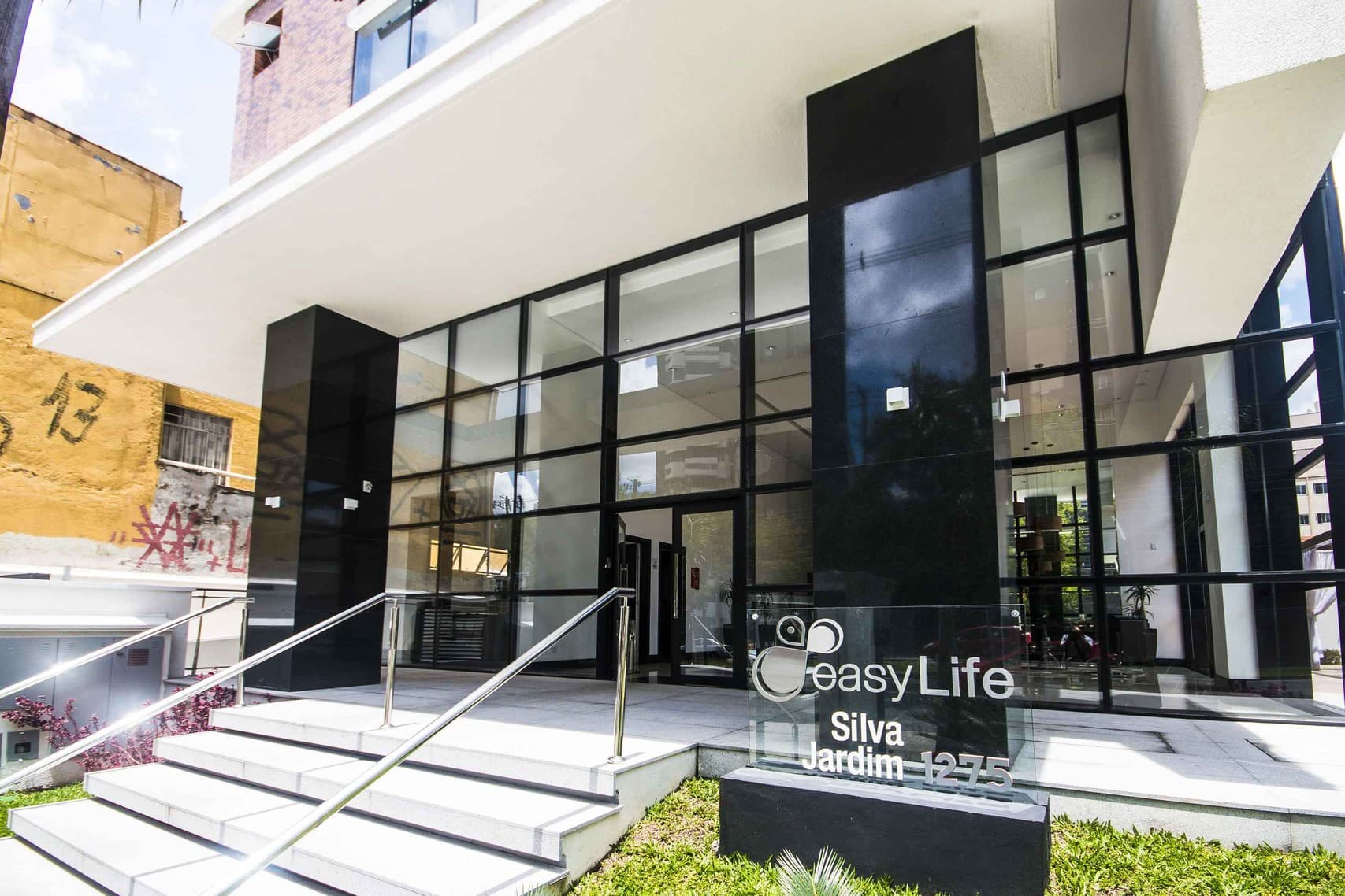 Easy Life Silva Jardim - Image 1